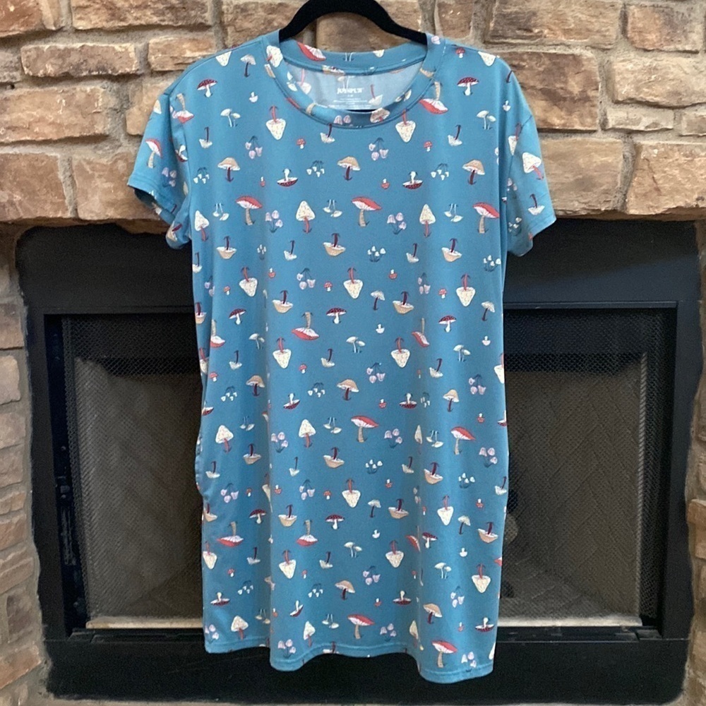Green dress with a variety of mushrooms with pockets. Size is S/M